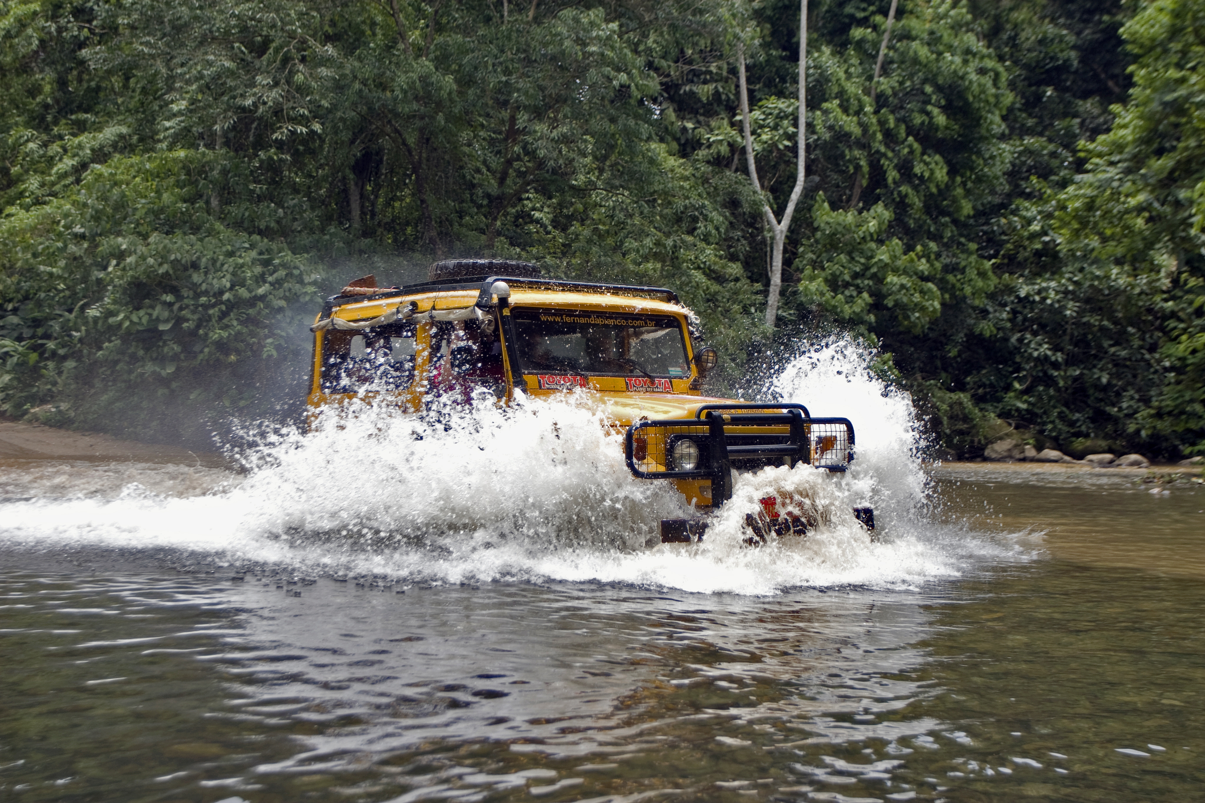 Viagens: Terra e Mar - Ilhabela