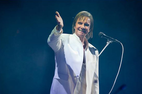 Shows: Em noite de gala, Roberto Carlos cativa público paulista