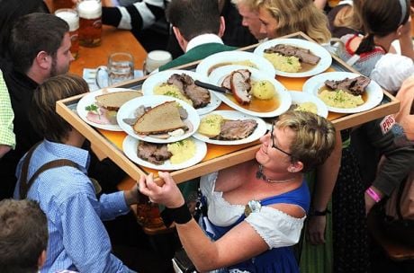 Noite: Opções gastronômicas na Oktoberfest em SP
