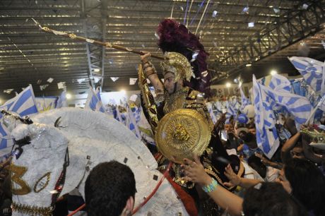 Viagens: Conheça o samba-enredo da Beija Flor para 2013