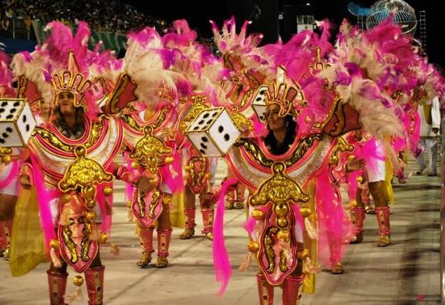 Na Cidade: Ensaios Rosas de Ouro 2013