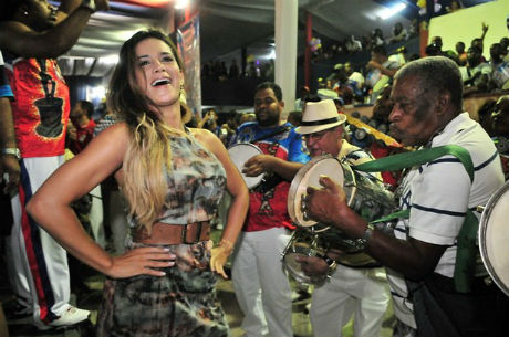 Lucilene Caetano Carnaval Inocentes de Belford Roxo