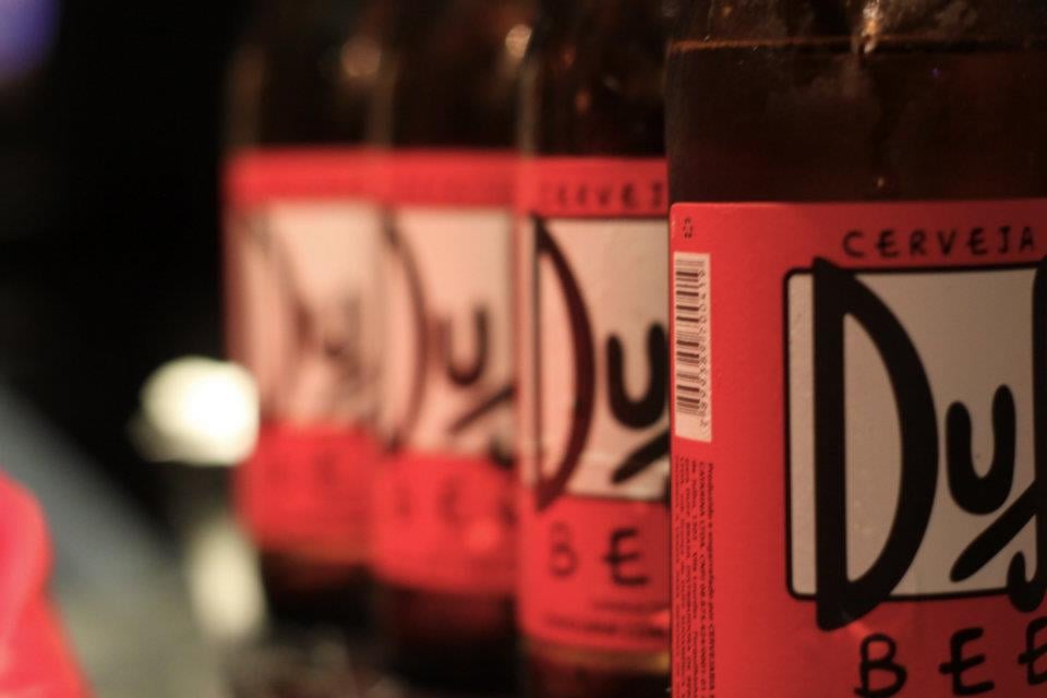 Noite: Cerveja Duff faz sucesso em São Paulo
