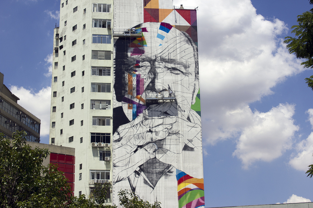 Avenida Paulista ganha painel gigante em homenagem a Niemeyer