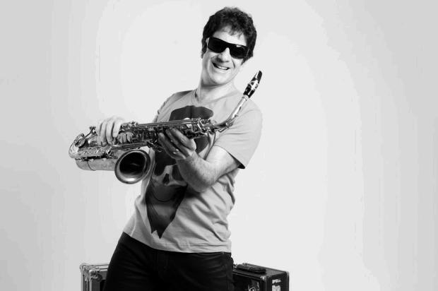 Bares (antigo): Saxofonista do Kid Abelha em Porto Alegre