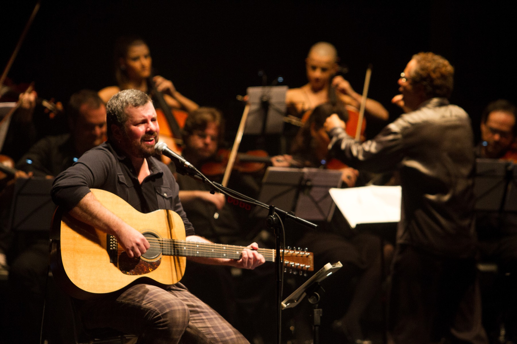 Arte: Emmerson Nogueira e Orquestra, em Curitiba