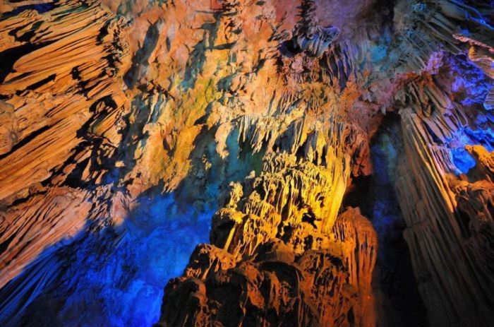 Viagens: 11 cavernas pelo mundo que você tem que visitar antes de morrer