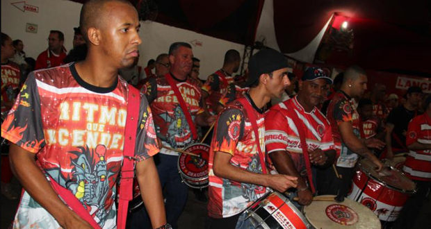 Na Cidade: Ensaio Carnaval 2014: Dragões da Real