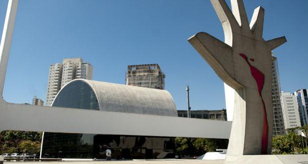 Memorial da América Latina retoma programação após incêndio