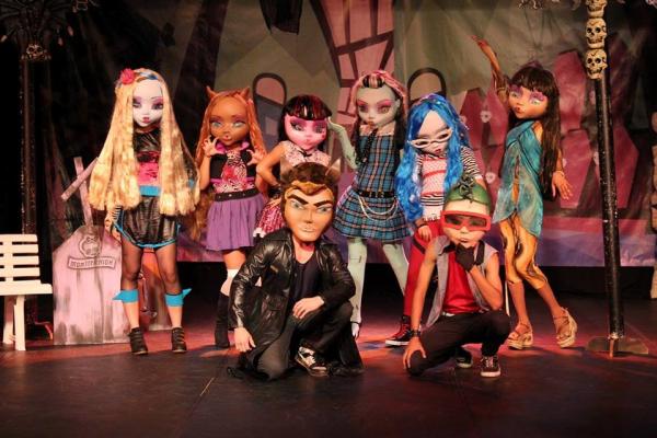 Arte: Monster High no Teatro em Curitiba 