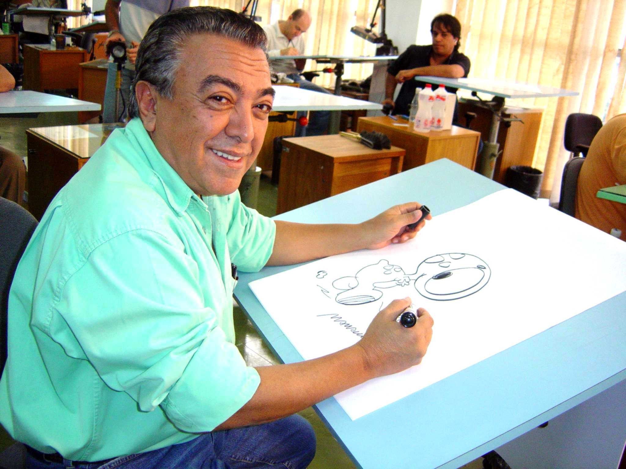 Mauricio de Sousa desenhando