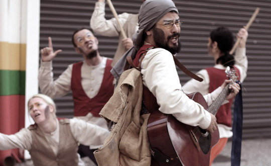 10 espetáculos gratuitos pra você conferir durante o Festival de Teatro de Curitiba 2013
