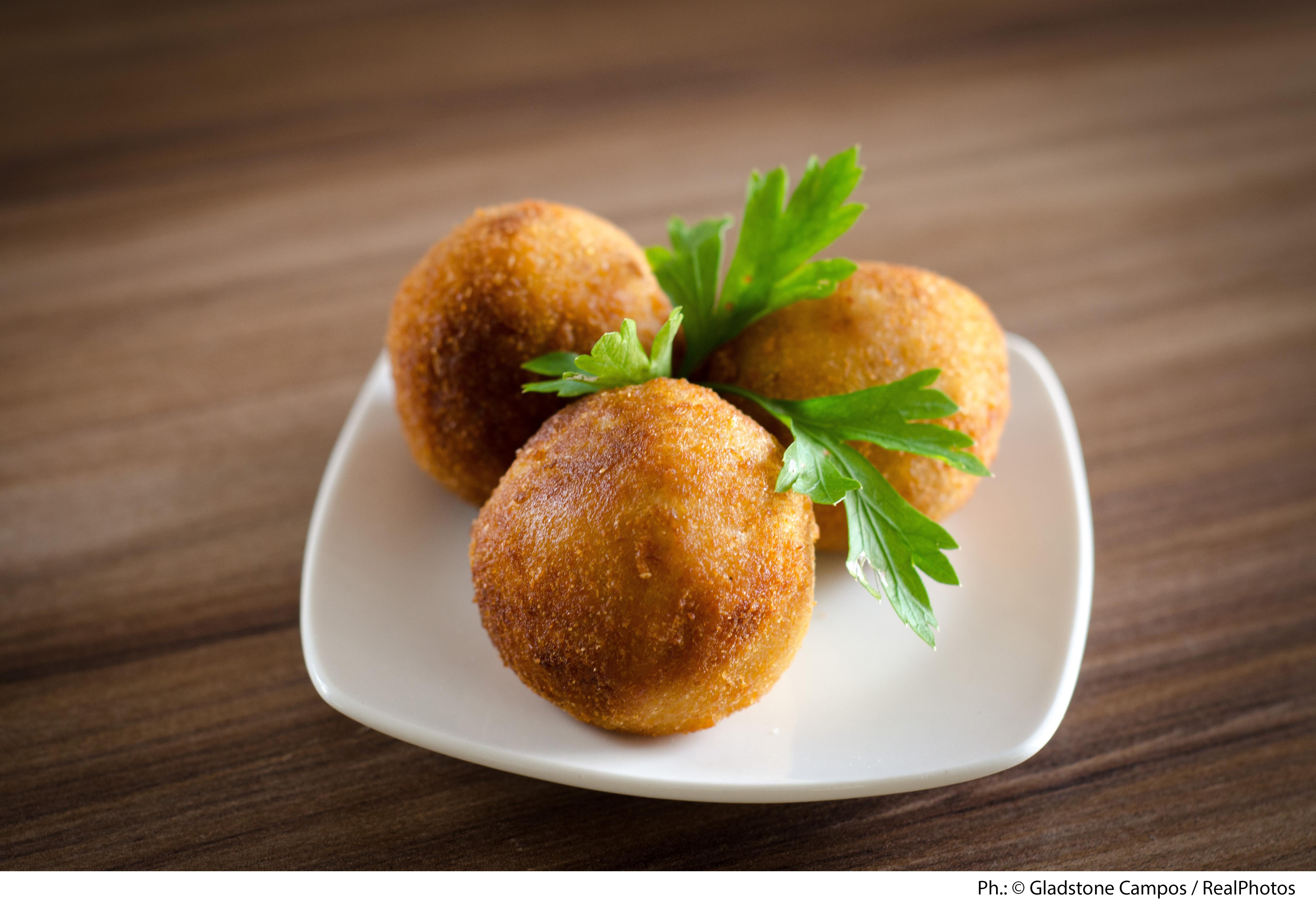 Croquetes de frango com queijo azul