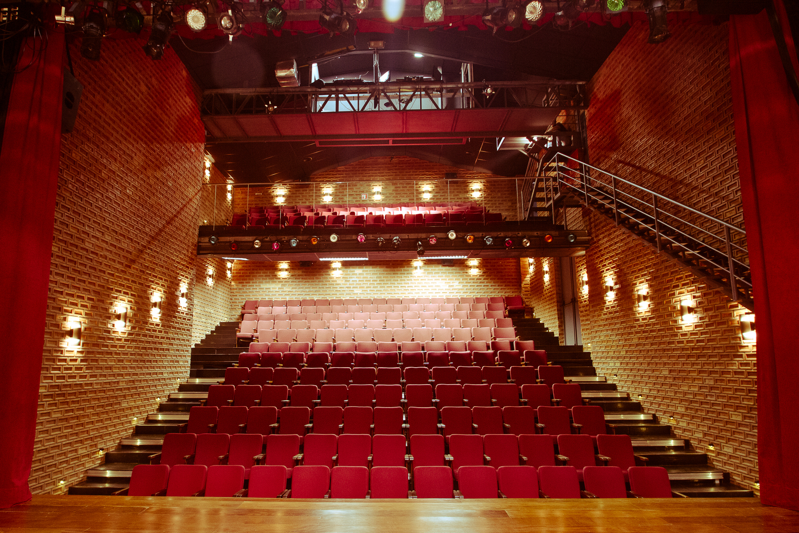 Teatro Viradalata reabre as portas nesta sexta-feira