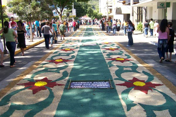 Viagens: Missas e procissões no Corpus Christi 2013