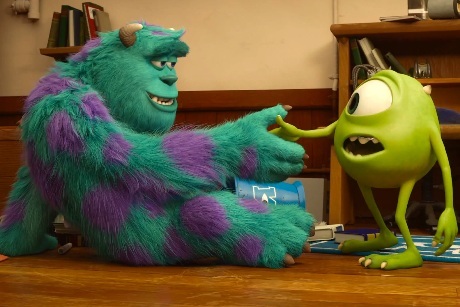 Sulley e Mike se conhecem em Universidade Monstros