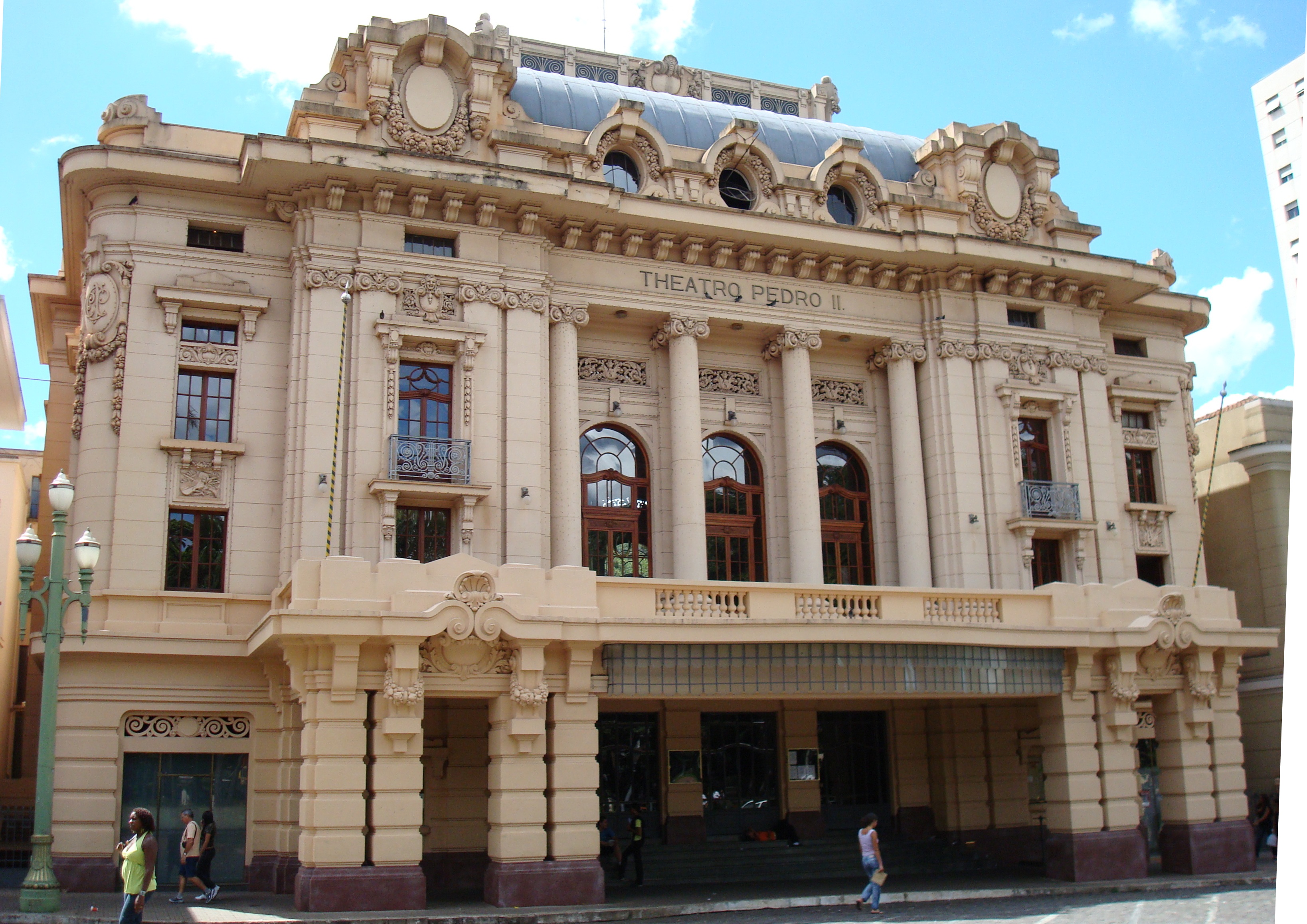 Theatro Pedro II é uma ótima opção de lazer, seja para admirar a arquitetura ou assistir a uma peça