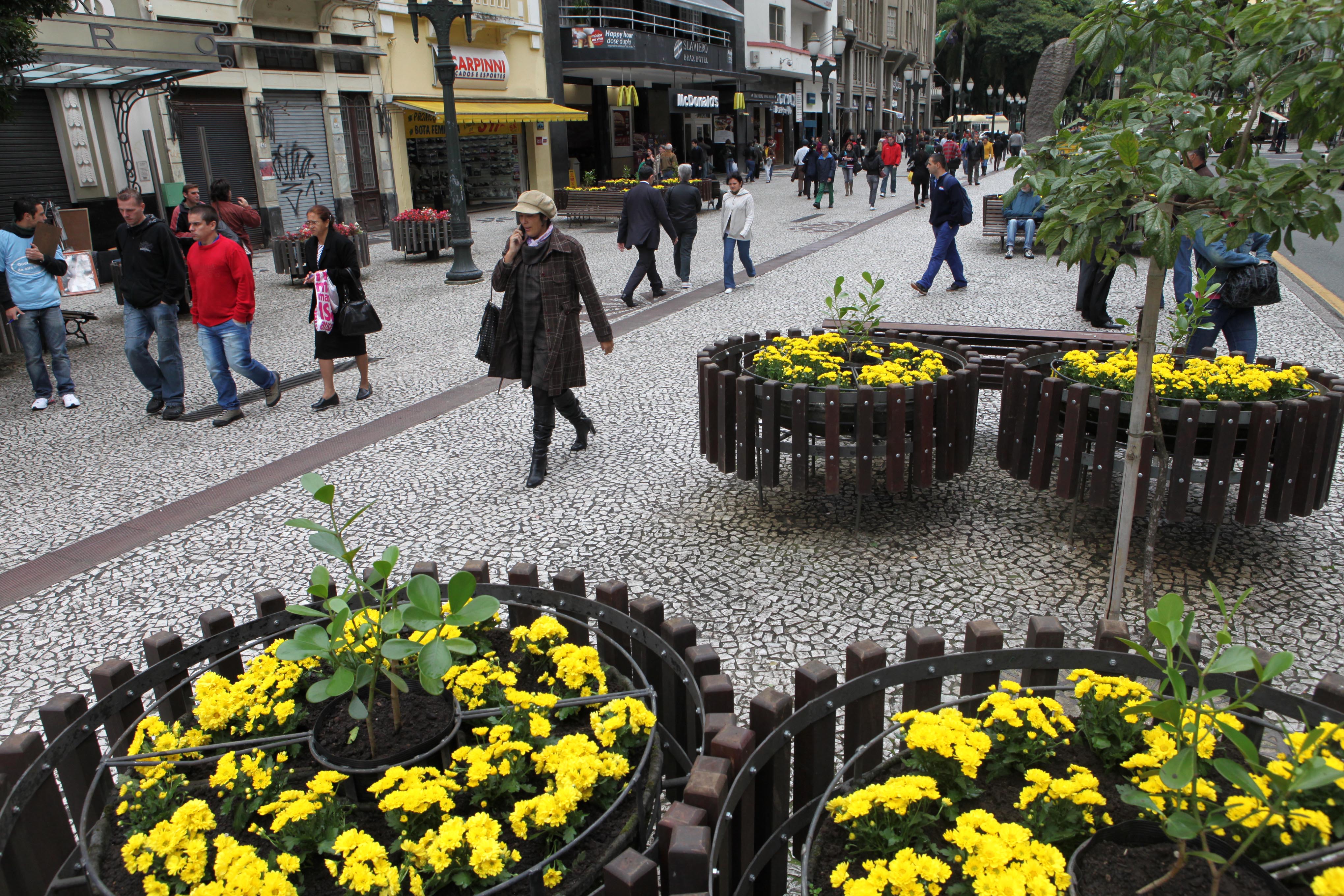 Passeios Calçadão Rua das Flores  Curitiba  Guia da Semana