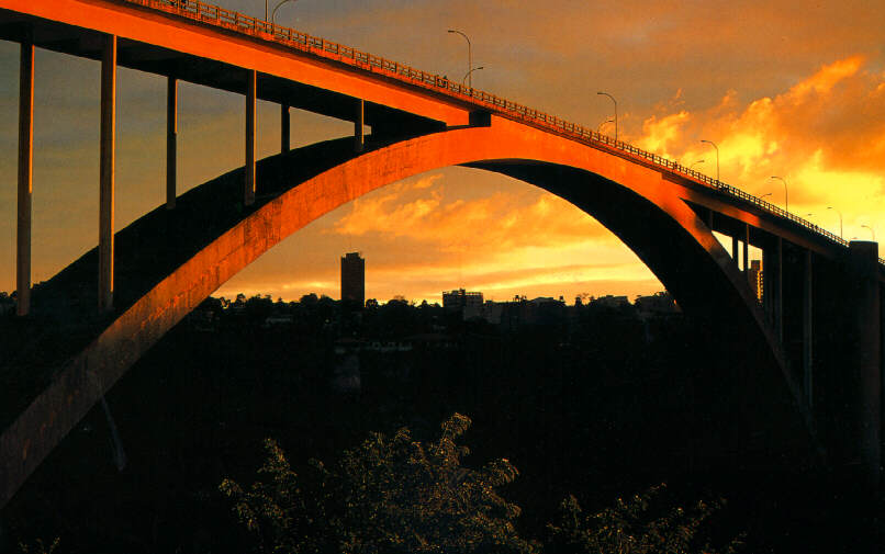 Viagens: Ponte da Amizade