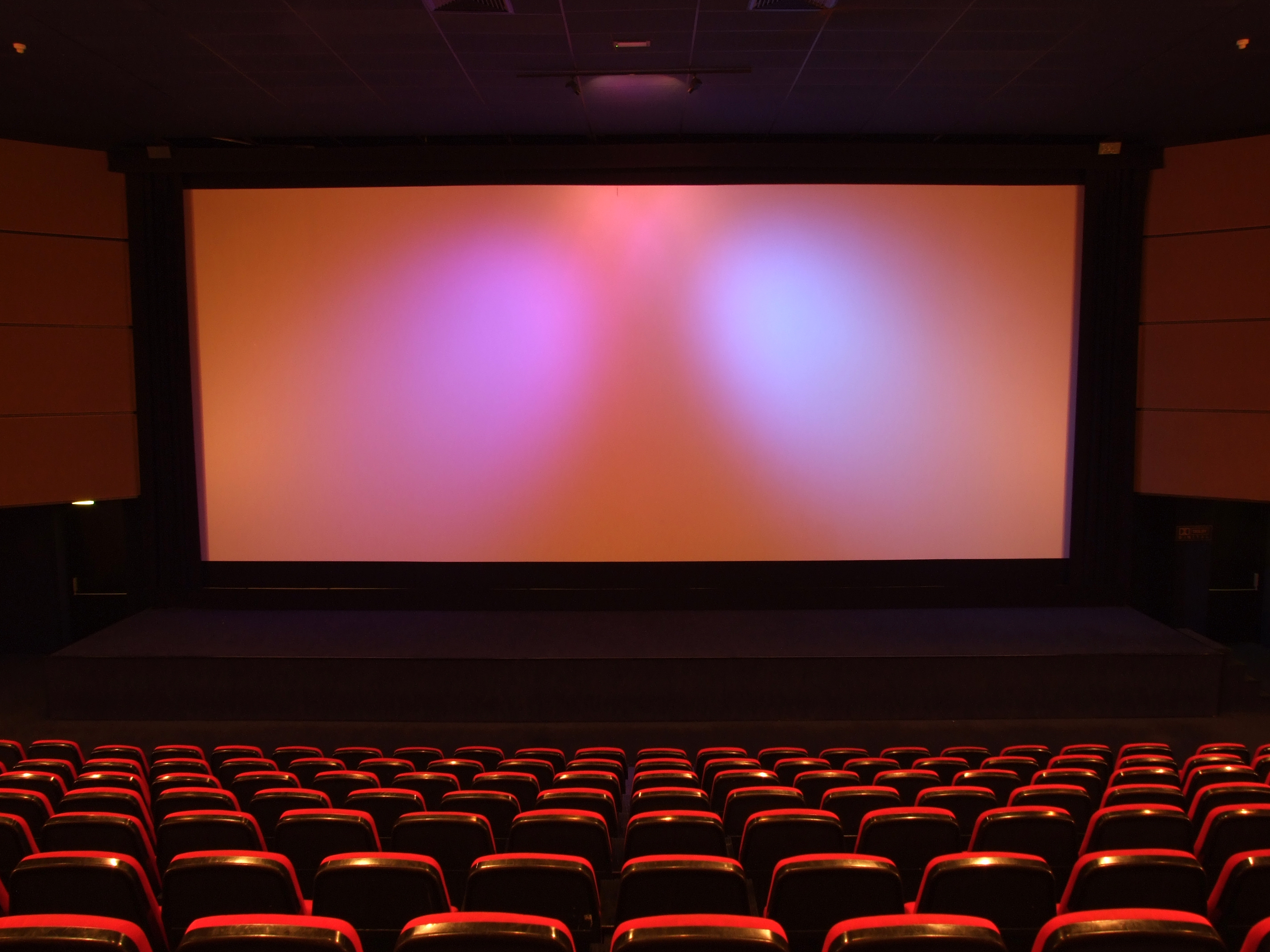 Хай синема. Экран кинотеатра. Кинозал экран. Кинотеатр фон. Ночной кинотеатр.
