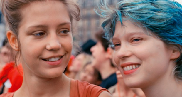 Adéle Exarchopoulos e Léa Seydoux em cena de Azul é a Cor Mais Quente