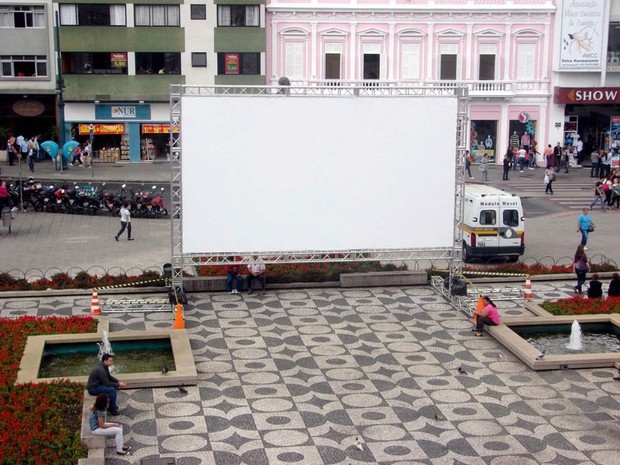 Viagens: Projeto Cinema na Praça em Curitiba