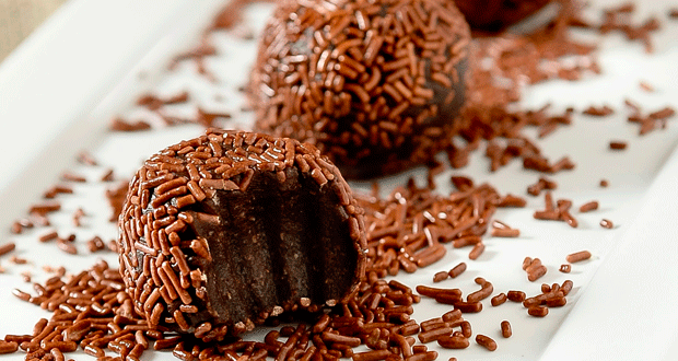 Briganutri, feito com farinha de grão-de-bico, cacau em pó, óleo de girassol e chocolate granulado