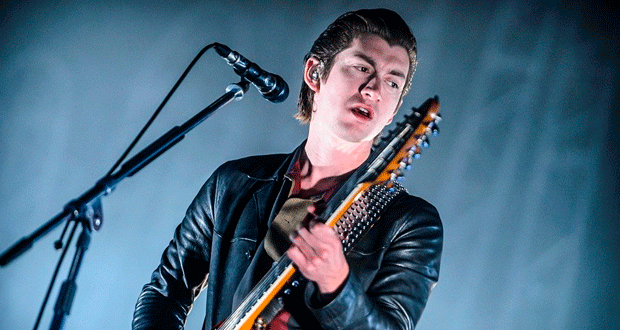 Shows: Arctic Monkeys faz show de poucas palavras e muitos hits em São Paulo