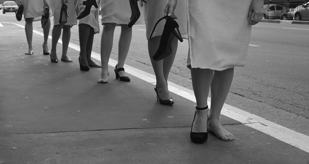 Coletivo de mulheres faz caminhada no centro de São Paulo