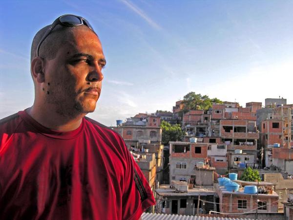 Sany Pitbull lança o segundo volume de "Caixa de Pandora"