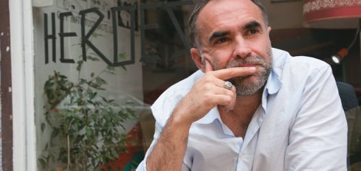 Tudo o que você precisa saber sobre Karim Aïnouz antes de assistir ao Praia do Futuro