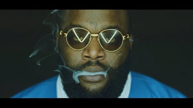 Rick Ross, Diddy e French Montana levam uma vida bandida em "Nobody"