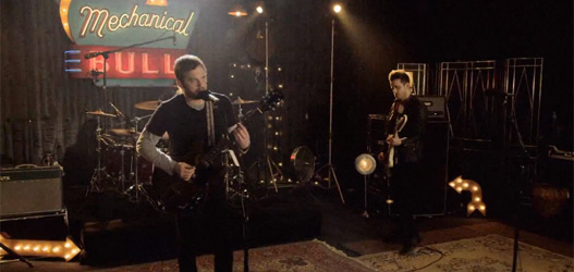 Kings Of Leon lança clipe da empolgante "Temple"