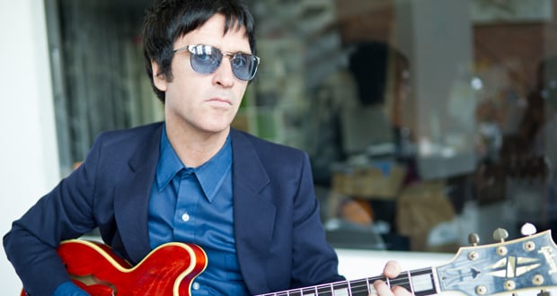 Johnny Marr, uma das atrações do Lollapalooza, fratura a mão e show pode ser cancelado