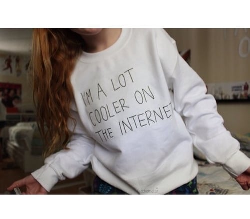 Coisas que fazemos na internet e que seriam bizarras na vida real