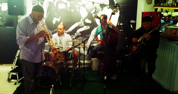 Matilha Cultural agita happy hour de jazz na faixa