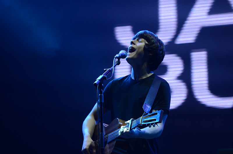 Shows: Jake Bugg faz show comedido no Lollapalooza