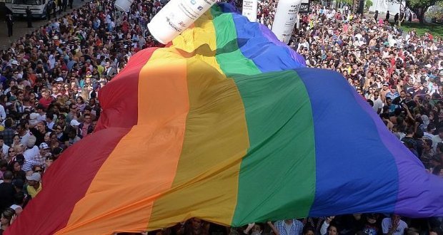 Viagens: Canal das Bee faz palestra na feira pré-parada do orgulho LGBT