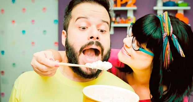 “Não temos fogão em casa”: casal do Cozinha para 2 fala sobre sucesso do canal de receitas