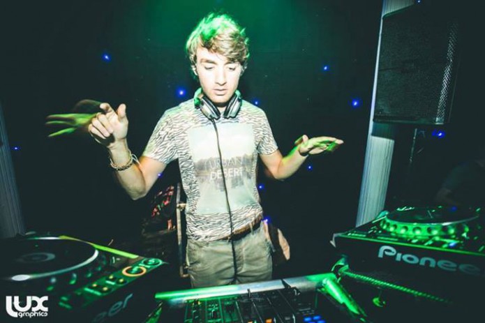 Oliver Heldens e Becky Hill estão juntos em "Gecko (Overdrive)