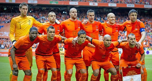 Espanha x Holanda - 13/06/2014 - Esporte - Fotografia - Folha de S.Paulo