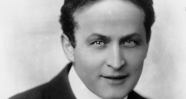 Morre Harry Houdini (1926)
