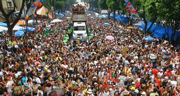 foto do desfile do bola preta