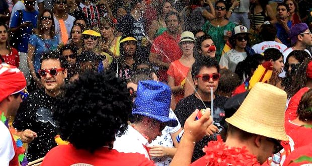 Noite: Blocos de Carnaval de rua na Vila Madalena 2015