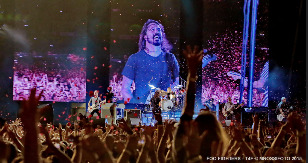 Shows: Com direito a pedido de casamento, Foo Fighters homenageia o Rock ' N Roll em São Paulo