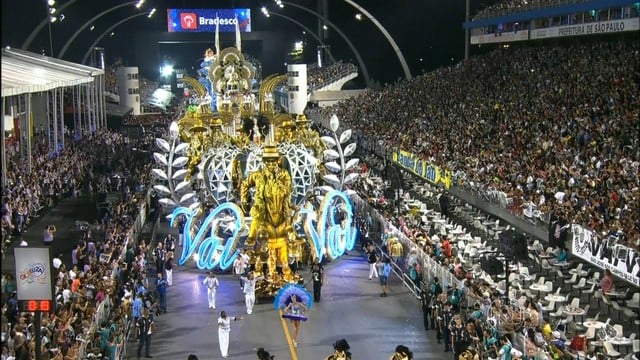 Na Cidade: Ingressos para os desfiles do Carnaval 2017 em São Paulo estão à venda