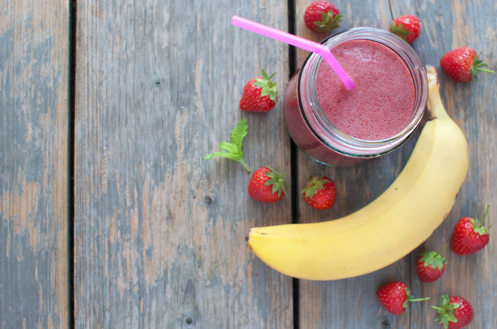 Smoothie de frutas vermelhas com banana