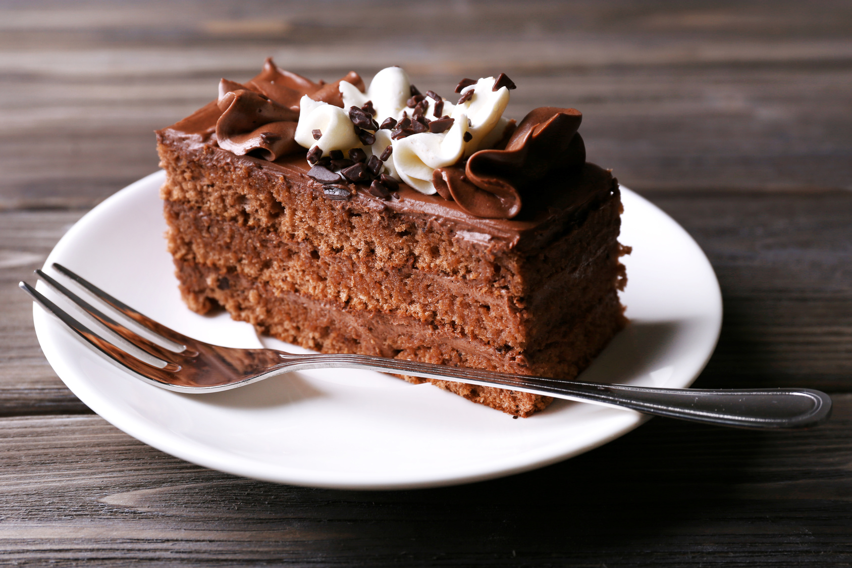 TORTA DE CHOCOLATE COM CHANTILLY