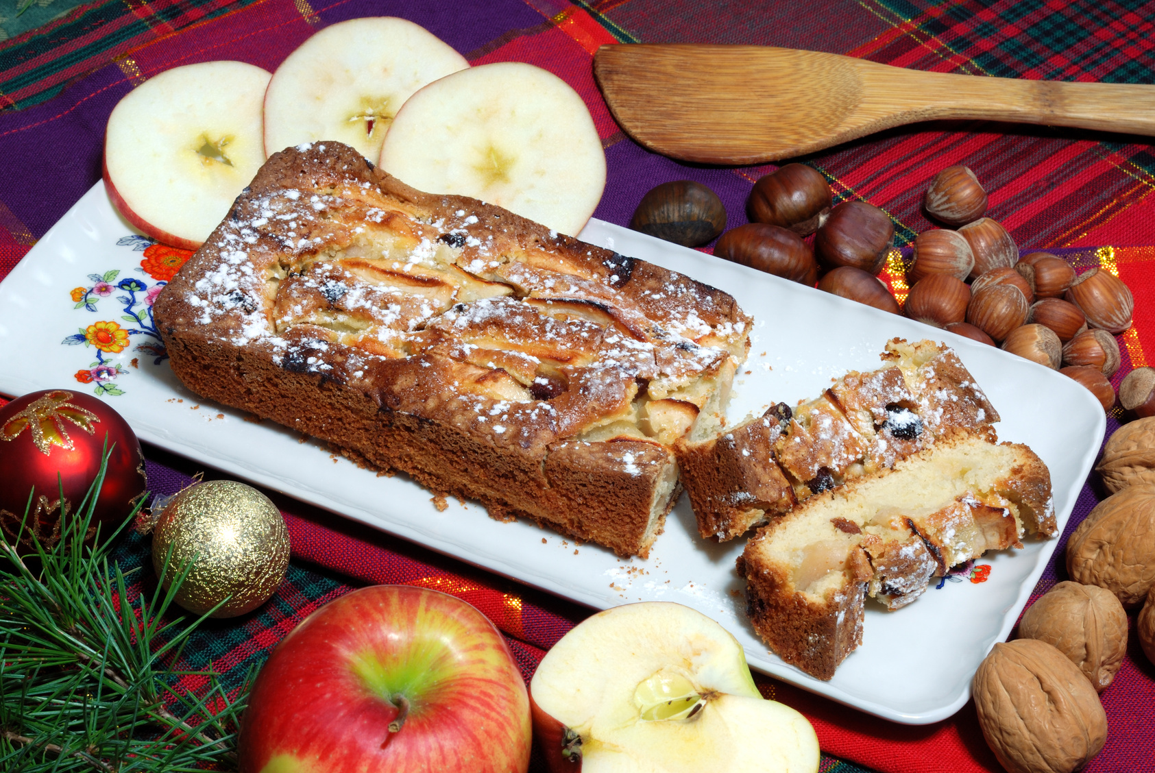 Bolo de maçã com Uva Passa