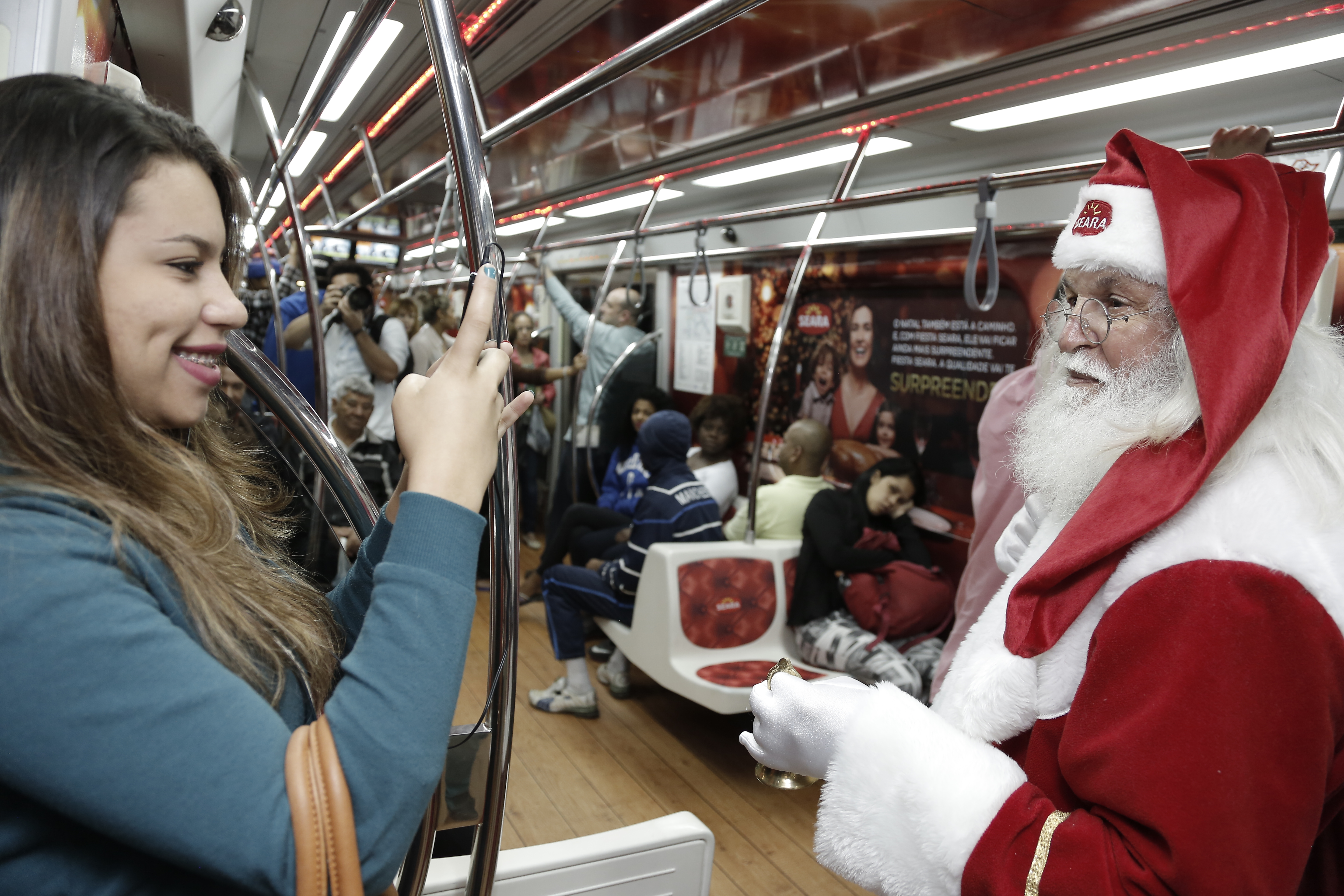 Metrôs da linha Amarela terão vagão do Papai Noel e decoração natalina